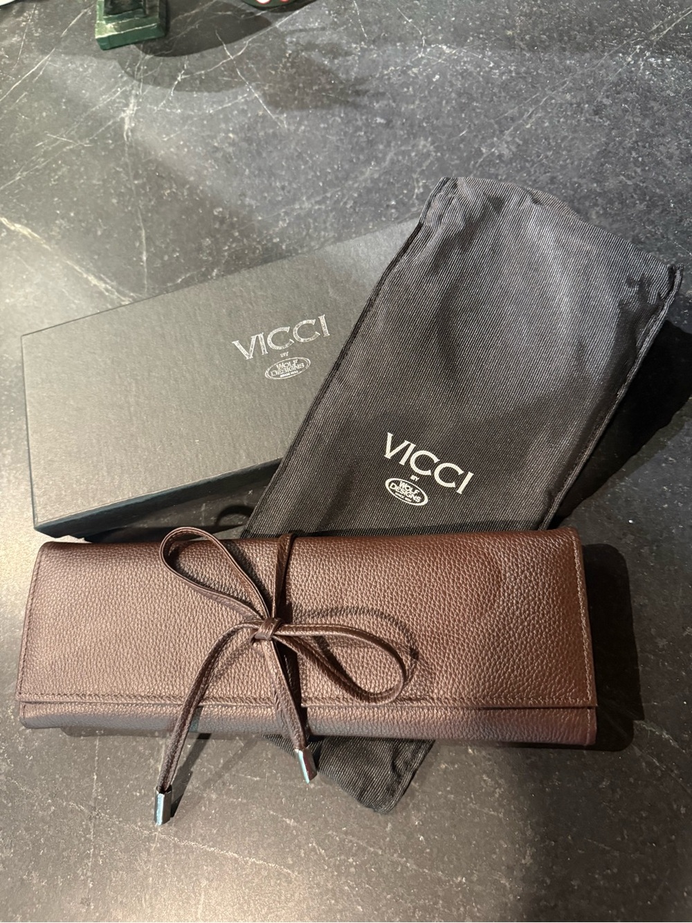 VICCI Brown Leather Roll-Up Jewelry Case